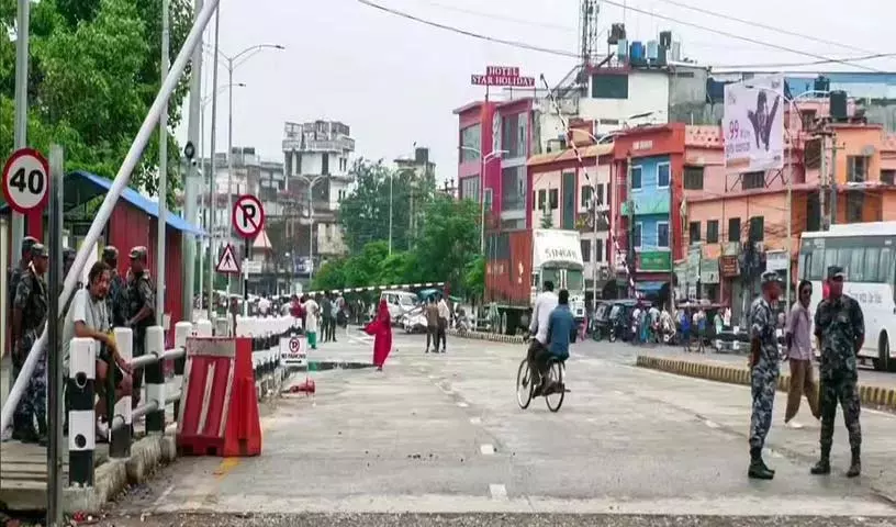 मस्जिद में तोड़फोड़ के बाद Nepal के शहर में अशांति, भारत के साथ सीमा सील मस्जिद में तोड़फोड़ के बाद Nepal के शहर में अशांति, भारत के साथ सीमा सील