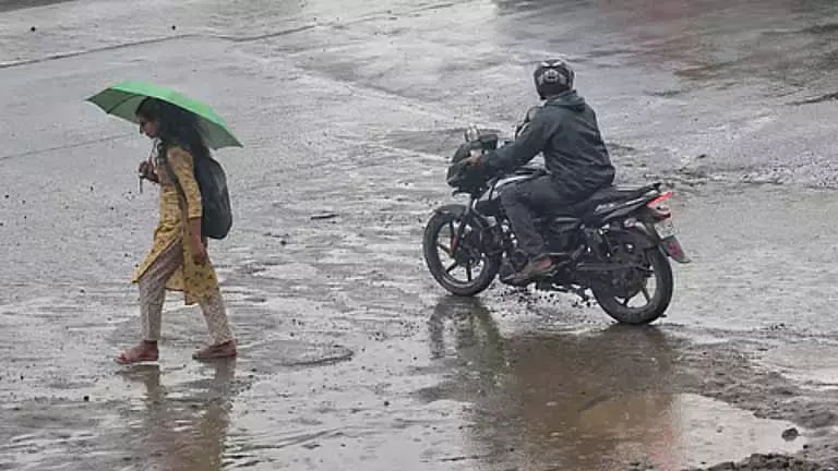 बंगाल की खाड़ी के ऊपर कम दबाव का क्षेत्र बना, Tamil Nadu में बारिश होगी बंगाल की खाड़ी के ऊपर कम दबाव का क्षेत्र बना, Tamil Nadu में बारिश होगी