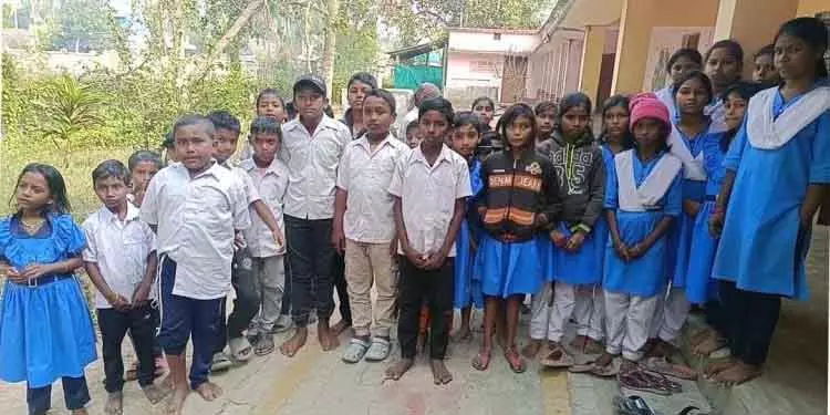 Basudevpur स्कूल में मिड-डे मील न होने से 133 बच्चे भूखे रह गए Basudevpur स्कूल में मिड-डे मील न होने से 133 बच्चे भूखे रह गए