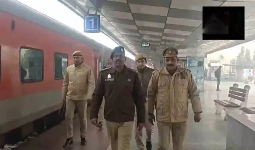Uttarpradesh में काशी एक्सप्रेस ट्रेन को बम से उड़ाने की धमकी मिली Uttarpradesh में काशी एक्सप्रेस ट्रेन को बम से उड़ाने की धमकी मिली