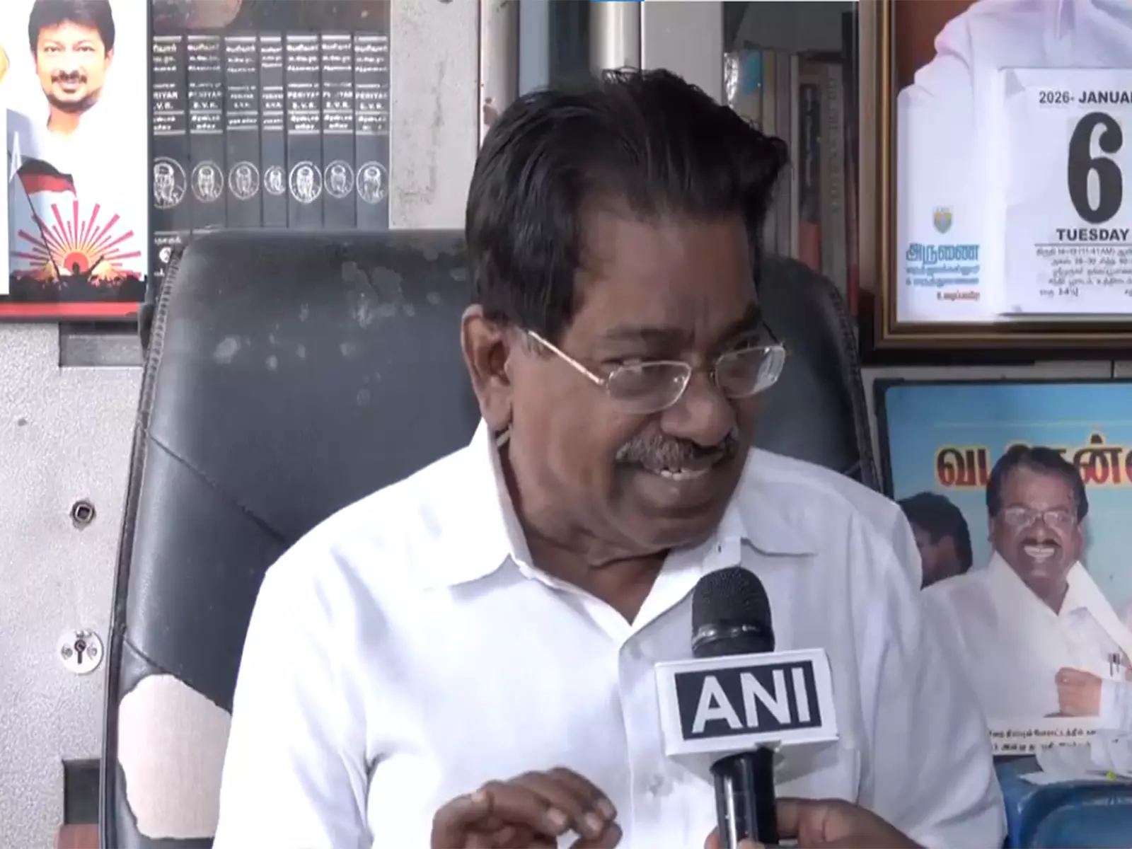 DMK के एलंगोवन ने पलानीस्वामी की राज्यपाल से मुलाकात पर सवाल उठाया DMK के एलंगोवन ने पलानीस्वामी की राज्यपाल से मुलाकात पर सवाल उठाया