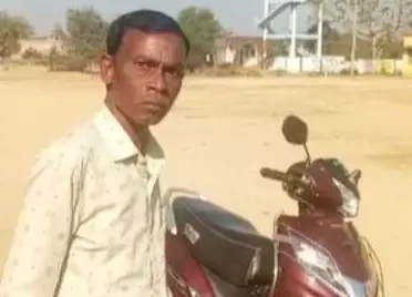 शिक्षक शराबखोरी मामले में सस्पेंड, DEO ने वायरल वीडियो पर लिया संज्ञान शिक्षक शराबखोरी मामले में सस्पेंड, DEO ने वायरल वीडियो पर लिया संज्ञान