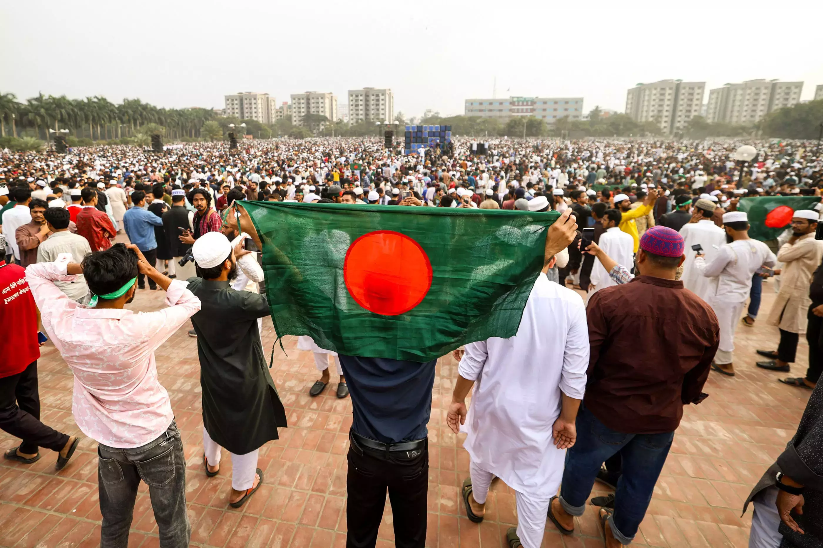 Bangladesh में रैली में भारतीय वर्क परमिट पर बैन लगाने की मांग Bangladesh में रैली में भारतीय वर्क परमिट पर बैन लगाने की मांग
