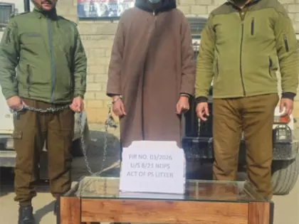 J&K के पुलवामा में लाखों रुपये की हेरोइन ज़ब्त, 1 गिरफ्तार J&K के पुलवामा में लाखों रुपये की हेरोइन ज़ब्त, 1 गिरफ्तार
