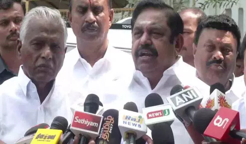 AIADMK ने राज्यपाल से 4 लाख करोड़ रुपये के भ्रष्टाचार की जांच की मांग की AIADMK ने राज्यपाल से 4 लाख करोड़ रुपये के भ्रष्टाचार की जांच की मांग की