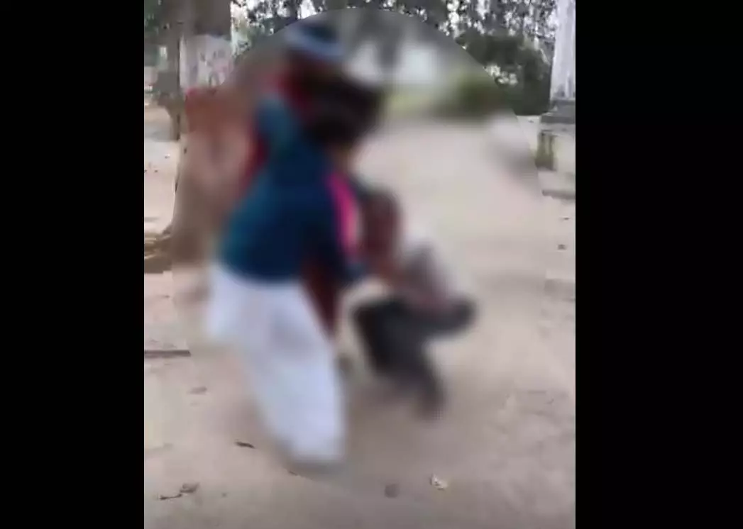 भारी हंगामा हुआ, मंदिर परिसर में साध्वी के साथ अभद्रता, आरोपी को मिली सजा भारी हंगामा हुआ, मंदिर परिसर में साध्वी के साथ अभद्रता, आरोपी को मिली सजा