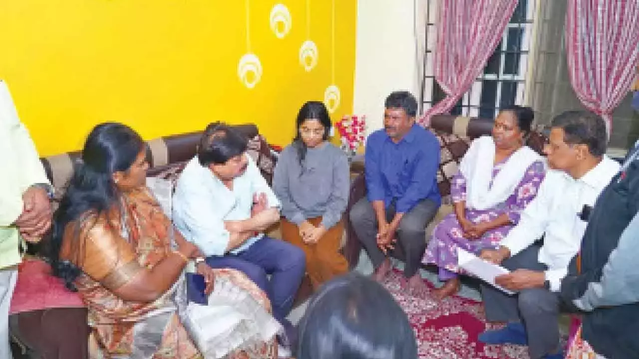 किशन रेड्डी ने अमेरिका में मारी गई Hyderabad की महिला के परिवार का समर्थन किया किशन रेड्डी ने अमेरिका में मारी गई Hyderabad की महिला के परिवार का समर्थन किया