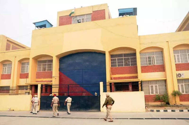 Amritsar: जेल निरीक्षण के दौरान 7 फोन बरामद Amritsar: जेल निरीक्षण के दौरान 7 फोन बरामद
