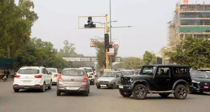 Amritsar में सिग्नल खराब होने से ट्रैफिक जाम Amritsar में सिग्नल खराब होने से ट्रैफिक जाम