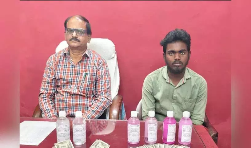 ACB ने तहसीलदार को 50 हजार रुपये की रिश्वत लेते पकड़ा ACB ने तहसीलदार को 50 हजार रुपये की रिश्वत लेते पकड़ा