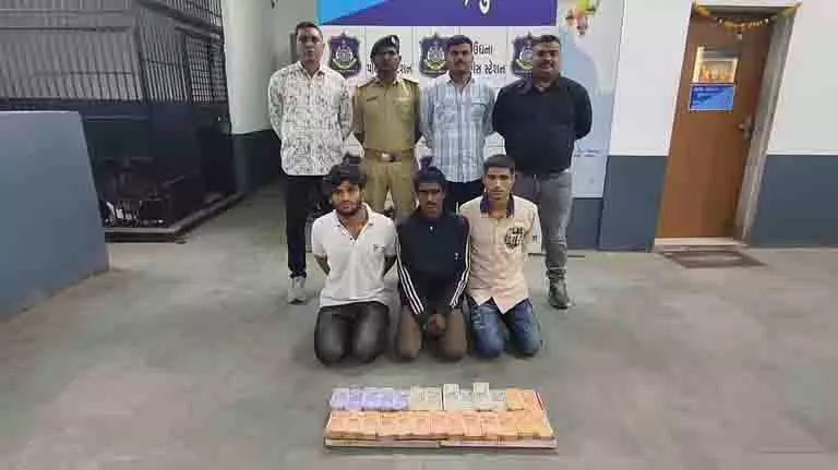 Instagram की मदद से सूरत में फैक्ट्री चोरी का आरोपी गिरफ्तार Instagram की मदद से सूरत में फैक्ट्री चोरी का आरोपी गिरफ्तार