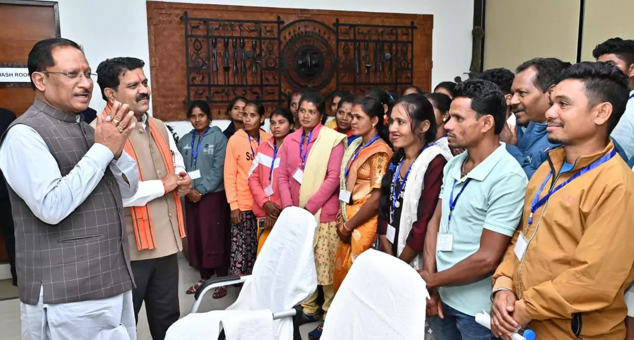 CM साय ने सुकमा जिले के पंचायत प्रतिनिधियों से की आत्मीय मुलाकात CM साय ने सुकमा जिले के पंचायत प्रतिनिधियों से की आत्मीय मुलाकात