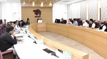 टाइफाइड के बढ़ते मामलों पर CM ने गांधीनगर में समीक्षा की, कड़े कदम तय टाइफाइड के बढ़ते मामलों पर CM ने गांधीनगर में समीक्षा की, कड़े कदम तय