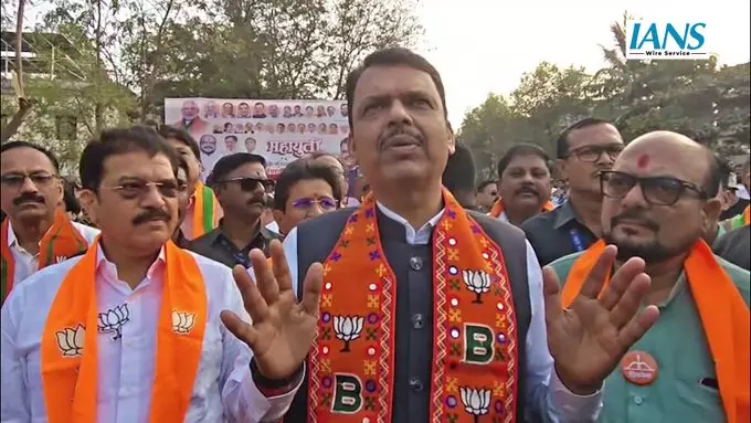 मुख्यमंत्री ने जलगाँव में आगामी योजनाओं और विकास के दृष्टिकोण का भी किया उल्लेख मुख्यमंत्री ने जलगाँव में आगामी योजनाओं और विकास के दृष्टिकोण का भी किया उल्लेख