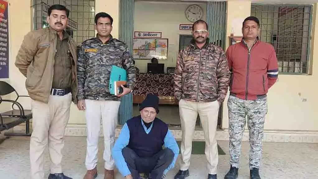 Chhatarpur बैंक फ्रॉड: ₹4 करोड़ की ट्रांसफर में पूर्व मैनेजर गिरफ्तार Chhatarpur बैंक फ्रॉड: ₹4 करोड़ की ट्रांसफर में पूर्व मैनेजर गिरफ्तार