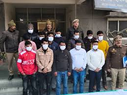 Noida: फर्जी कॉल सेंटर से चलाए जा रहे इंश्योरेंस फ्रॉड के लिए 13 लोग गिरफ्तार