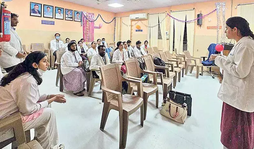 Telangana: जूनियर डॉक्टरों के संपर्क बढ़ाने से विवादित GO का विरोध तेज़ हो गया