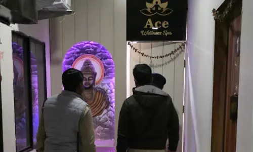 5 स्पा सेंटरों में पुलिस की रेड, सेक्स रैकेट की मिली थी शिकायत 5 स्पा सेंटरों में पुलिस की रेड, सेक्स रैकेट की मिली थी शिकायत