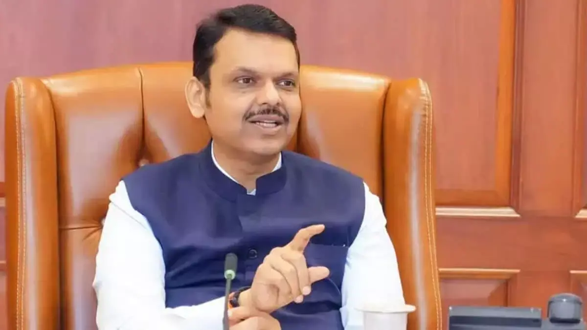 Mumbai: फडणवीस ने कहा कि वीर सावरकर का विरोध बर्दाश्त नहीं किया जाएगा