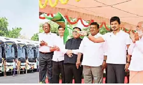 स्टेट-ऑफ-द-आर्ट एक्सप्रेस बस सर्विस: Deputy CM ने किया उद्घाटन स्टेट-ऑफ-द-आर्ट एक्सप्रेस बस सर्विस: Deputy CM ने किया उद्घाटन