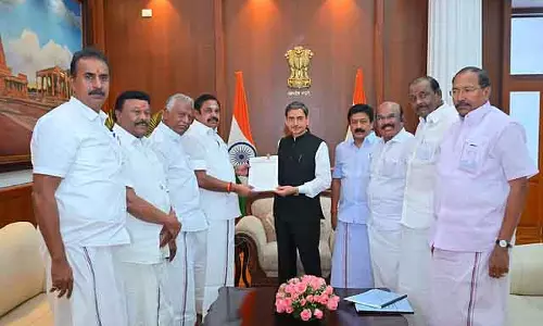 DMK शासन में 4 लाख करोड़ का भ्रष्टाचार: एडप्पादी पलानीस्वामी ने राज्यपाल से शिकायत की