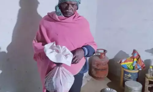 पलंग में गांजा छुपा रखा था बुजुर्ग, मुखबिर की सूचना पर दबोचा गया पलंग में गांजा छुपा रखा था बुजुर्ग, मुखबिर की सूचना पर दबोचा गया