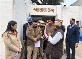 Chandigarh: कटारिया ने मनीमाजरा की मॉडल जेल में सुविधाओं का निरीक्षण किया