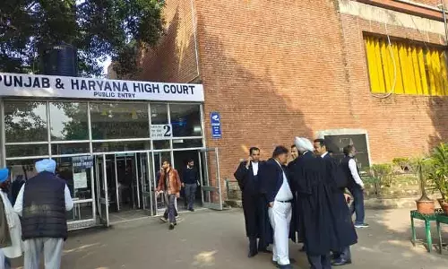 Chandigarh 27 साल बाद, हाई कोर्ट ने 1998 में बर्खास्त CISF कांस्टेबल को बहाल किया Chandigarh 27 साल बाद, हाई कोर्ट ने 1998 में बर्खास्त CISF कांस्टेबल को बहाल किया
