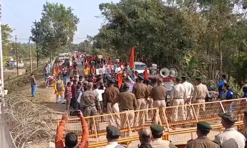 VHP ने केंद्र से कहा, बांग्लादेश के साथ बॉर्डर ट्रेड रोका जाए VHP ने केंद्र से कहा, बांग्लादेश के साथ बॉर्डर ट्रेड रोका जाए