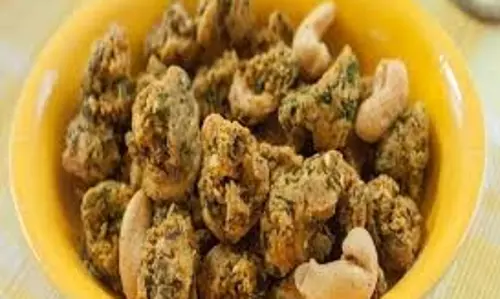 Kaju Pakoda : यम्मी काजू के पकौड़े, नोट करें सिंपल रेसिपी Kaju Pakoda : यम्मी काजू के पकौड़े, नोट करें सिंपल रेसिपी