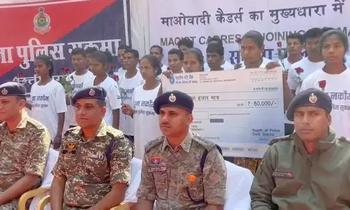 26 नक्सलियों ने किया सरेंडर, आंध्र-ओडिशा बॉर्डर में थे सक्रिय