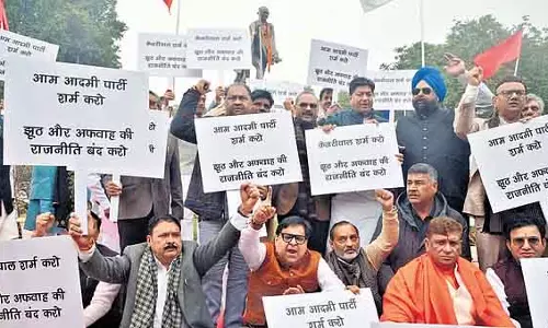 कुत्तों की गिनती के विवाद पर Delhi विधानसभा दो बार बाधित