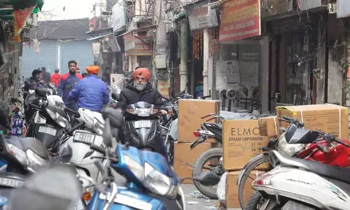 कंजेशन की समस्या, केमिस्टों को Dilkusha Market तक पहुंचने में मुश्किल हो रही
