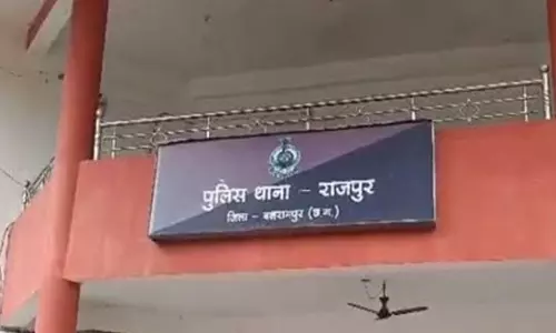 तालीबानी सजा देने वाला गिरफ्तार, पीटा था मटर चोरी करने वाले बच्चों को तालीबानी सजा देने वाला गिरफ्तार, पीटा था मटर चोरी करने वाले बच्चों को