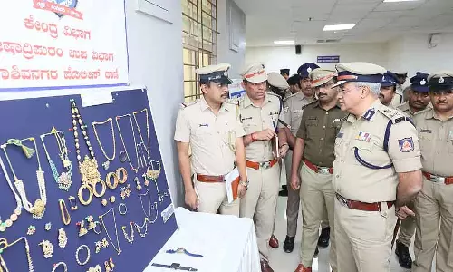 Bengaluru : ट्रिप पर गए बिजनेसमैन के घर में चोरी करने के आरोप में कपल गिरफ्तार