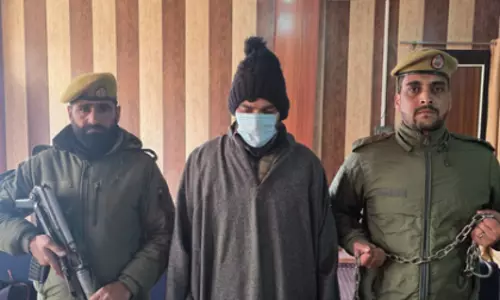 J&K: पुलवामा में 4.5 किलो चरस जब्त, एक आरोपी गिरफ्तार J&K: पुलवामा में 4.5 किलो चरस जब्त, एक आरोपी गिरफ्तार
