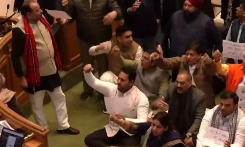 दिल्ली विधानसभा में हंगामा, ‘असंवेदनशील शब्दों’ पर BJP का तीखा विरोध दिल्ली विधानसभा में हंगामा, ‘असंवेदनशील शब्दों’ पर BJP का तीखा विरोध