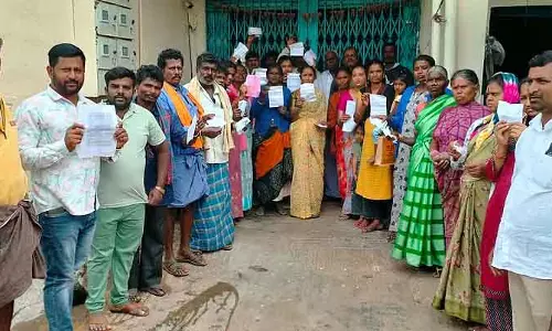 Karnataka : गिरवी रखे गहने खोने वालों का विरोध प्रदर्शन Karnataka : गिरवी रखे गहने खोने वालों का विरोध प्रदर्शन