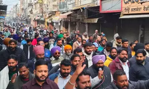 Kapurthala में वाल्मीकि नेताओं ने AAP नेता के खिलाफ कार्रवाई की मांग की, बंद का ऐलान Kapurthala में वाल्मीकि नेताओं ने AAP नेता के खिलाफ कार्रवाई की मांग की, बंद का ऐलान