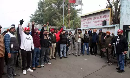 Punjab रोडवेज के कॉन्ट्रैक्ट कर्मचारियों ने वादे पूरे न होने पर विरोध प्रदर्शन किया Punjab रोडवेज के कॉन्ट्रैक्ट कर्मचारियों ने वादे पूरे न होने पर विरोध प्रदर्शन किया