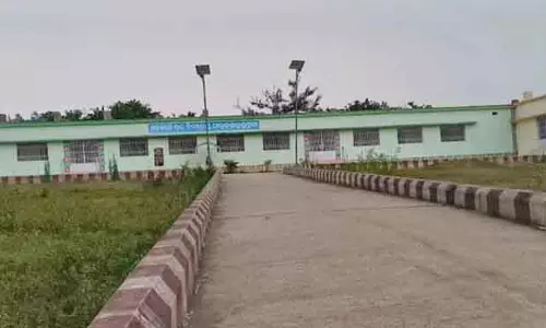 Rayagada आग में चार स्टूडेंट्स घायल, पांच टीचर्स की सैलरी रोकी गई Rayagada आग में चार स्टूडेंट्स घायल, पांच टीचर्स की सैलरी रोकी गई