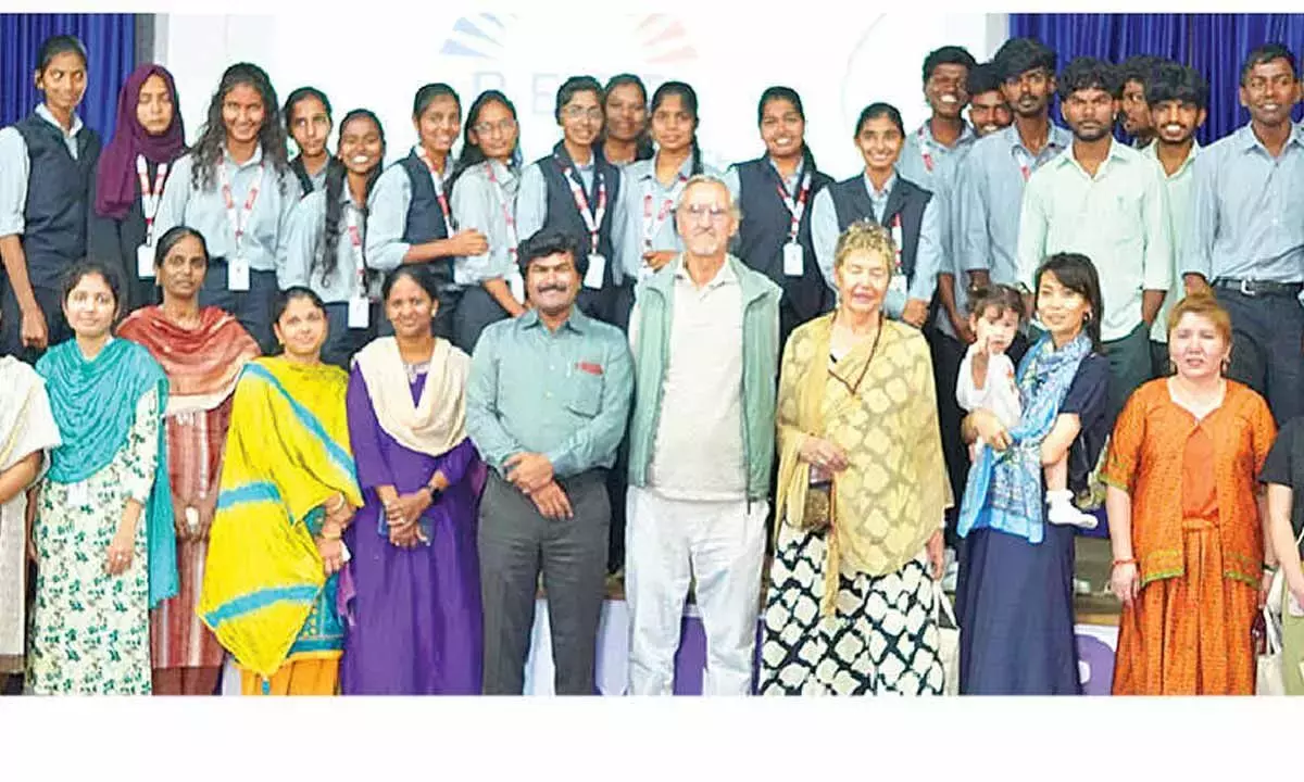 Andhra: विदेशी प्रतिनिधियों ने बेस्ट इनोवेशन यूनिवर्सिटी में प्रेरणा दी