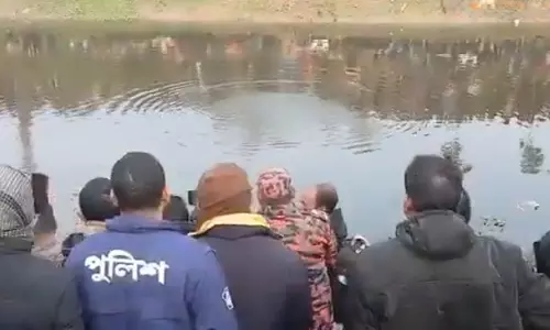 Bangladesh में भीड़ से बचने के लिए नहर में कूदने से हिंदू व्यक्ति की मौत Bangladesh में भीड़ से बचने के लिए नहर में कूदने से हिंदू व्यक्ति की मौत