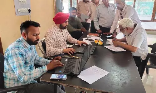 Karnal सिविक बॉडी ने ऑफिस टाइम में मोबाइल फोन के इस्तेमाल पर बैन क्यों लगाया Karnal सिविक बॉडी ने ऑफिस टाइम में मोबाइल फोन के इस्तेमाल पर बैन क्यों लगाया