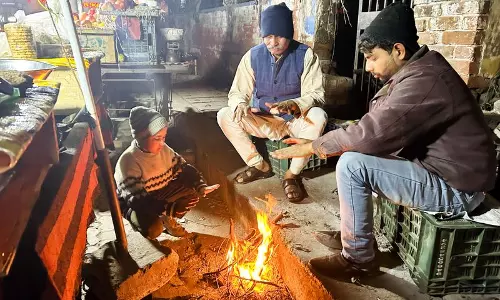 Rohtak प्रशासन ने स्थानीय लोगों से ठंड बढ़ने पर घर के अंदर रहने को कहा Rohtak प्रशासन ने स्थानीय लोगों से ठंड बढ़ने पर घर के अंदर रहने को कहा