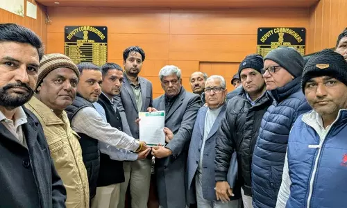 JJP ने ज्ञापन सौंपकर एचटीईटी परिणामों में ‘अनियमितताओं’ की सीबीआई जांच की मांग की JJP ने ज्ञापन सौंपकर एचटीईटी परिणामों में ‘अनियमितताओं’ की सीबीआई जांच की मांग की