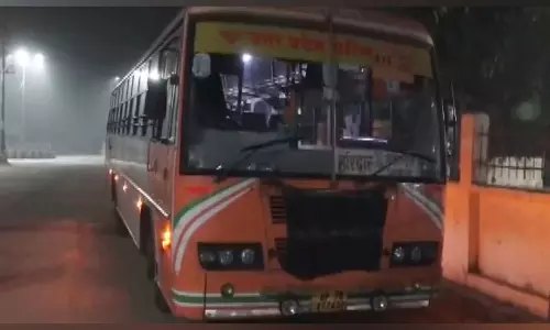 इत्तेहाद-ए-मिल्लत परिषद प्रमुख का बेटा Car-बस की टक्कर में घायल, कार से क्रिस्टल का पैकेट बरामद इत्तेहाद-ए-मिल्लत परिषद प्रमुख का बेटा Car-बस की टक्कर में घायल, कार से क्रिस्टल का पैकेट बरामद