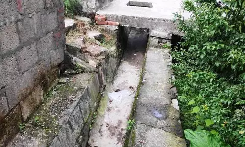 Kullu के अखाड़ा बाजार में ड्रेनेज की समस्या से भूस्खलन का डर