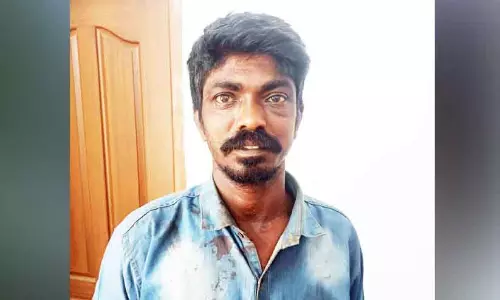Kerala: शराब के पैसे न देने पर युवक को चाकू मारने के आरोप में संदिग्ध गिरफ्तार Kerala: शराब के पैसे न देने पर युवक को चाकू मारने के आरोप में संदिग्ध गिरफ्तार