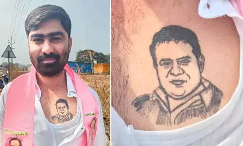 खम्मम के एक युवक ने अपने दिल पर केटीआर की तस्वीर का Tattoo बनवाया खम्मम के एक युवक ने अपने दिल पर केटीआर की तस्वीर का Tattoo बनवाया
